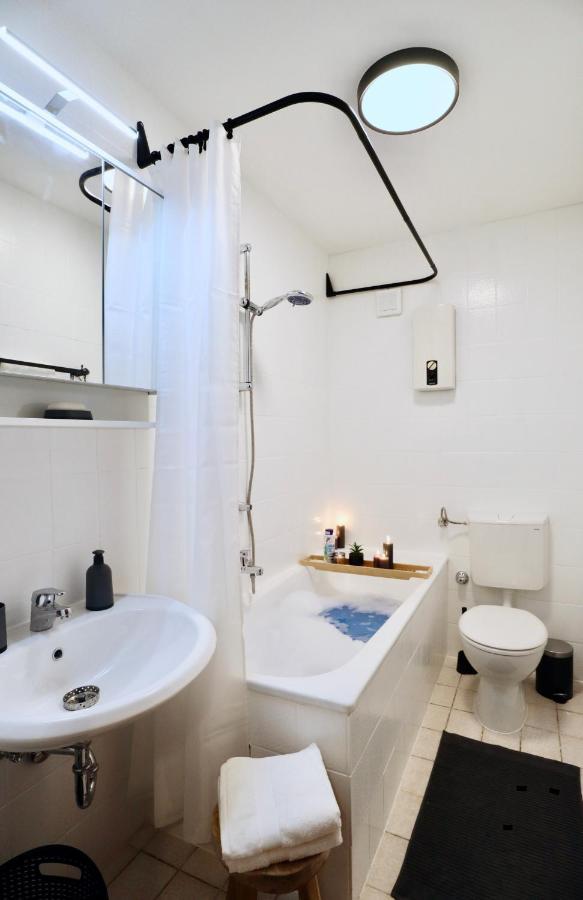 Sapphire Apartment: Free Parking + Netflix + Bathtub Essen Luaran gambar