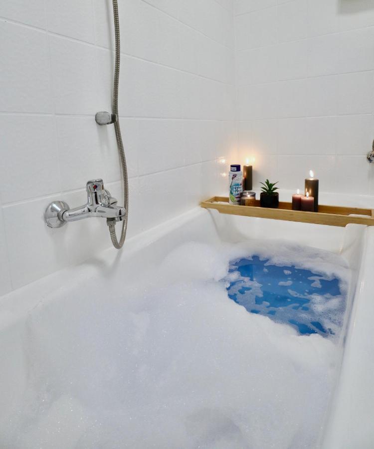 Sapphire Apartment: Free Parking + Netflix + Bathtub Essen Luaran gambar